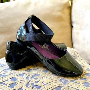 Kenneth Cole Reaction Ankle Strap Patent Ballet Flats